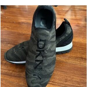 DKNY woman’s green Camouflage Sneakers size 9